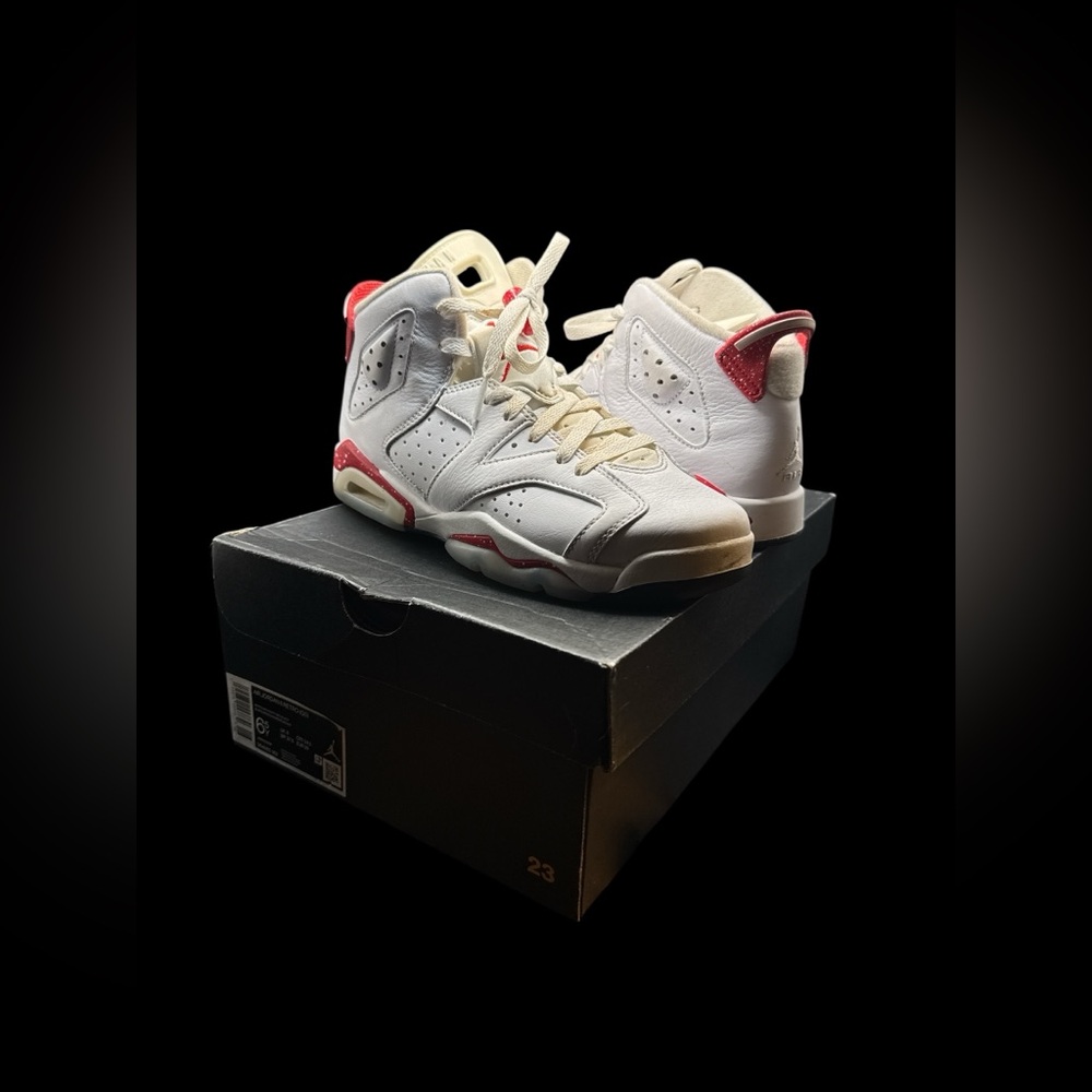 Air Jordan 6 Retro GS White and University Red Size 6.5Y Women’s 8